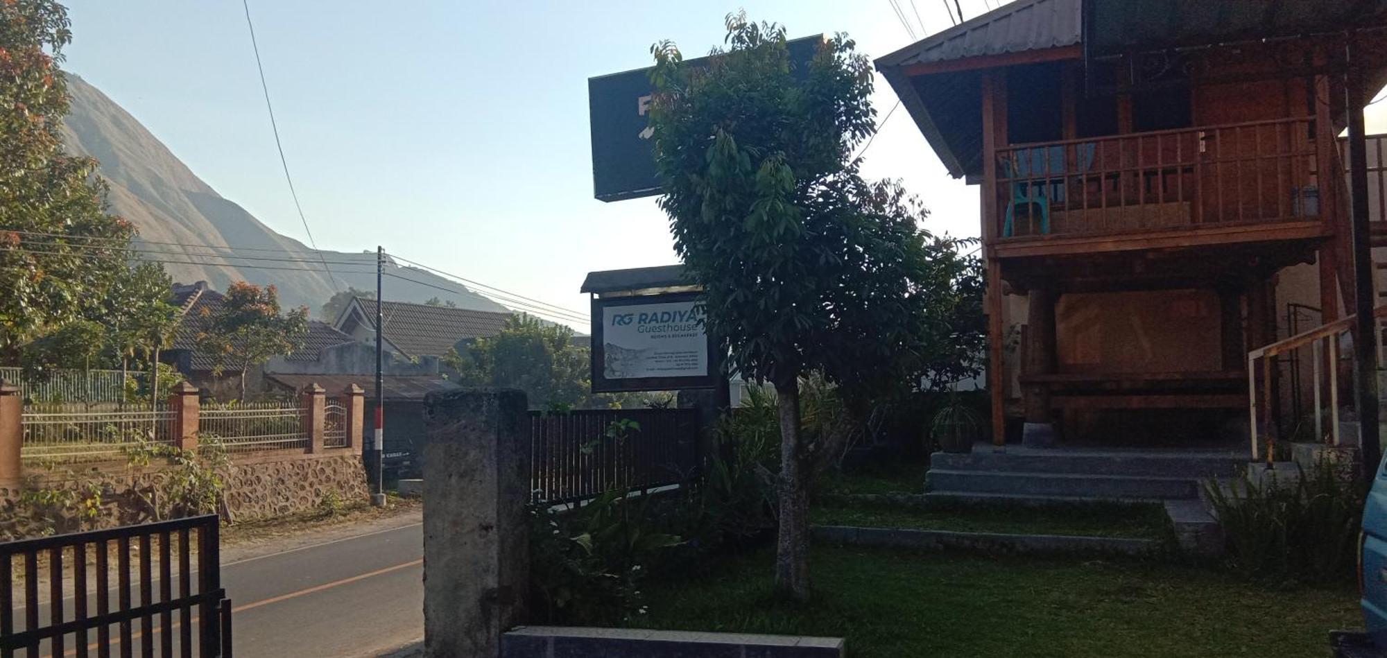 Radiya Guesthouse Sembalunlawang Exterior photo