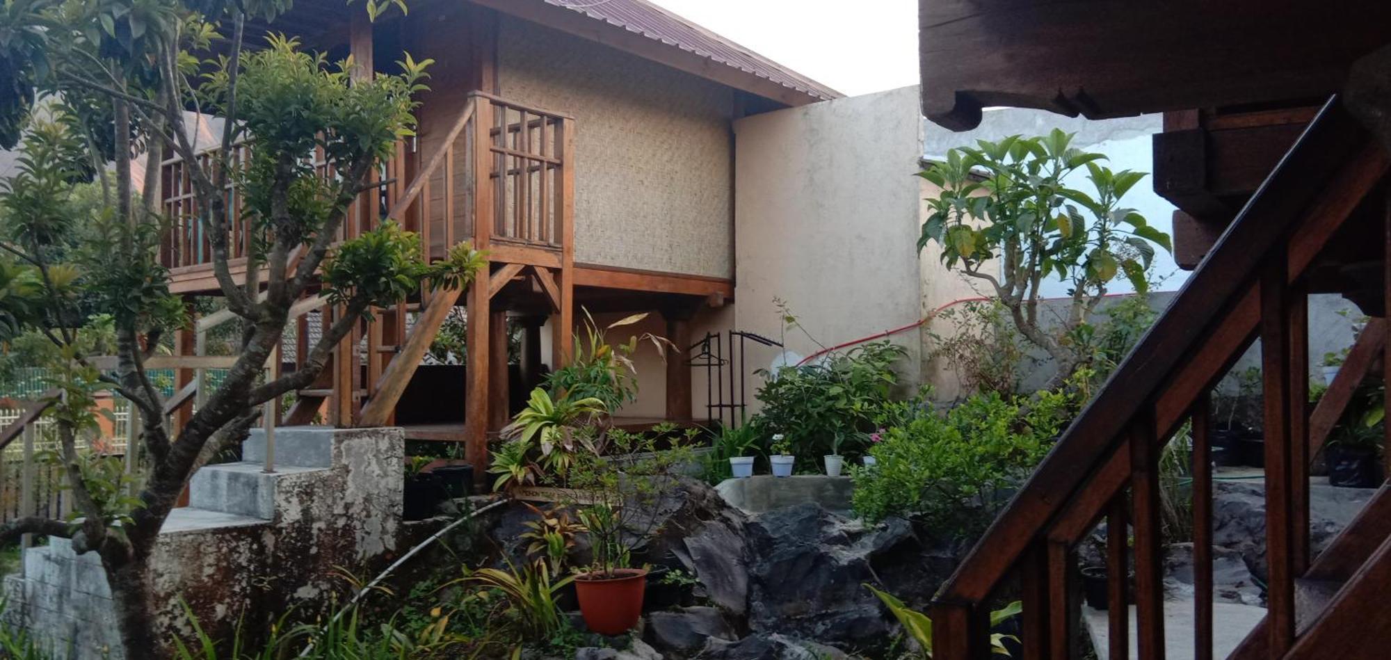 Radiya Guesthouse Sembalunlawang Exterior photo