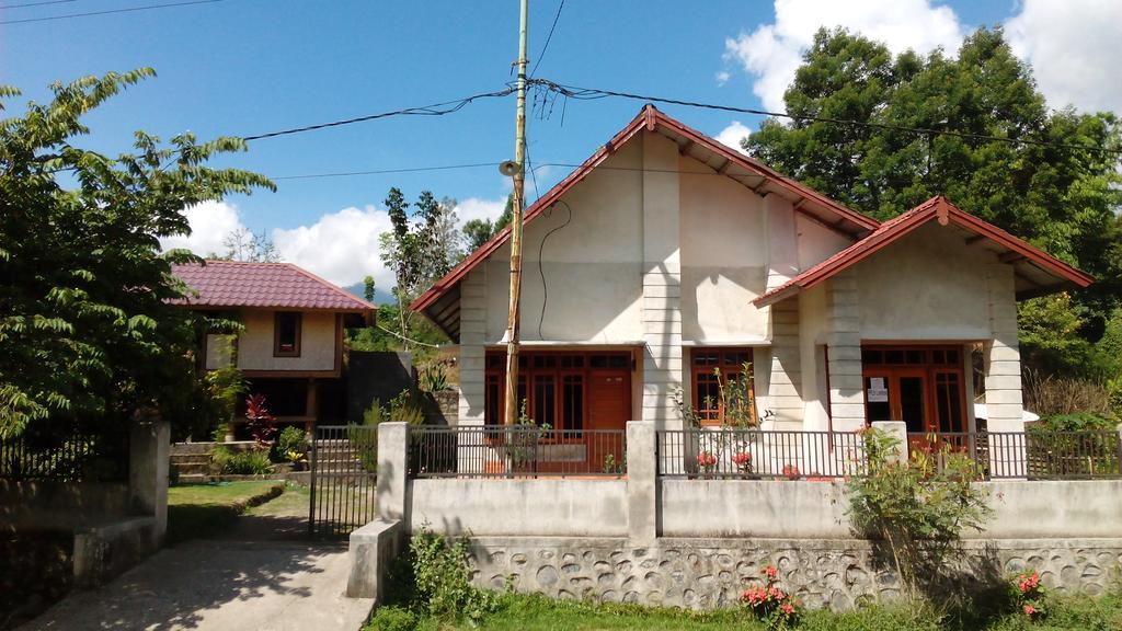 Radiya Guesthouse Sembalunlawang Exterior photo